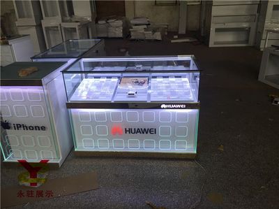金色柜臺，科技與奢華的全新碰撞 蘋果與華為手機理想展示方式